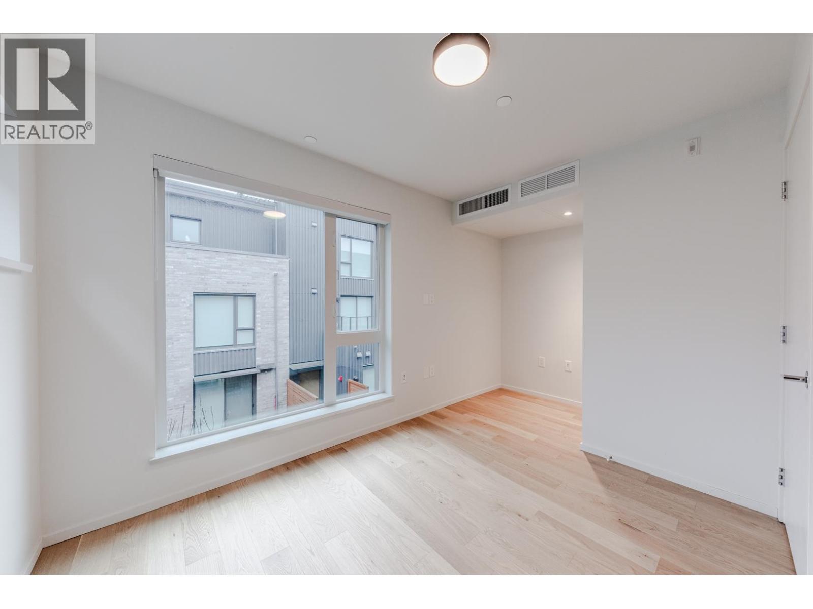 131 765 W 49TH AVENUE, Vancouver