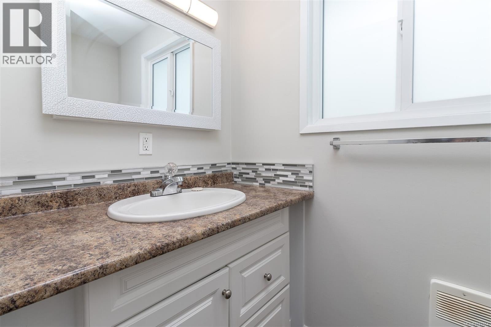 1116 Thunderbird Dr, Nanaimo