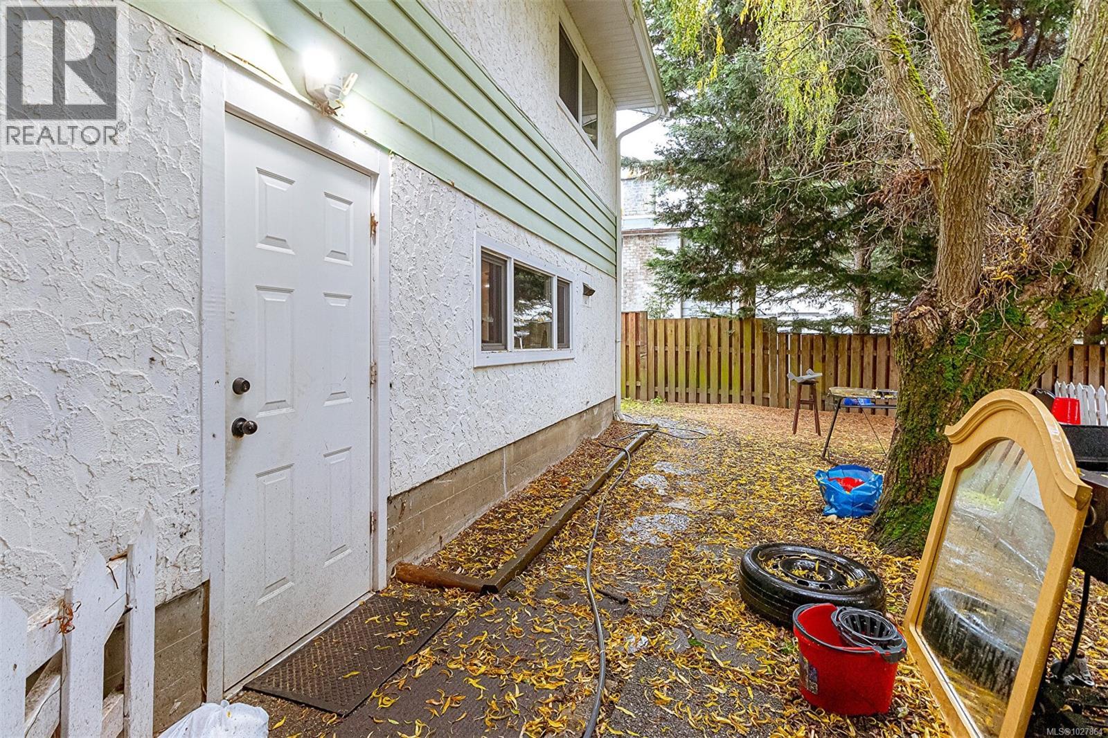 1116 Thunderbird Dr, Nanaimo