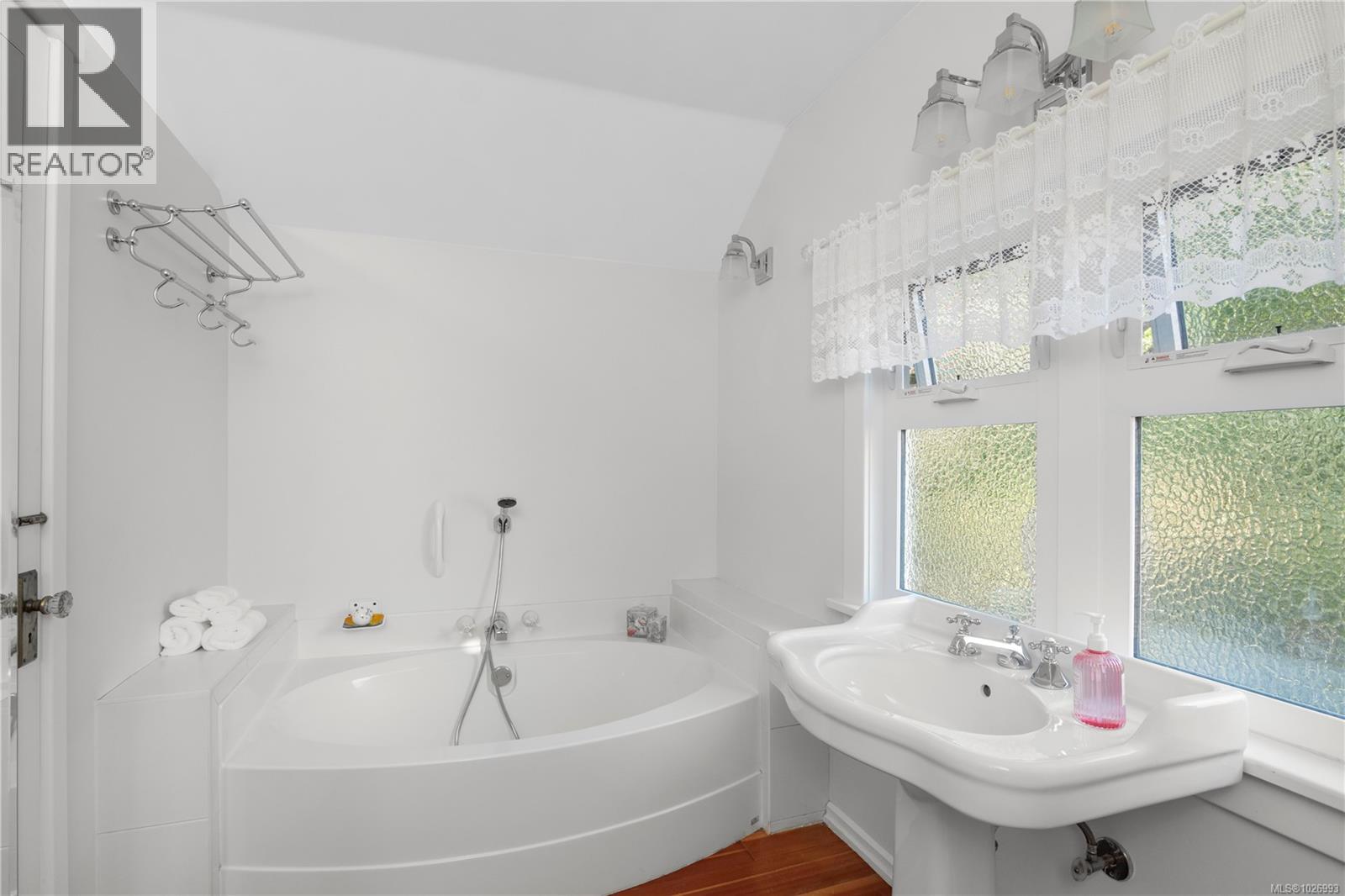  50 King George Terrace, Oak Bay