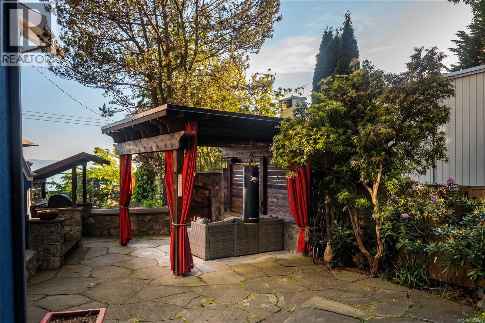  50 King George Terrace, Oak Bay