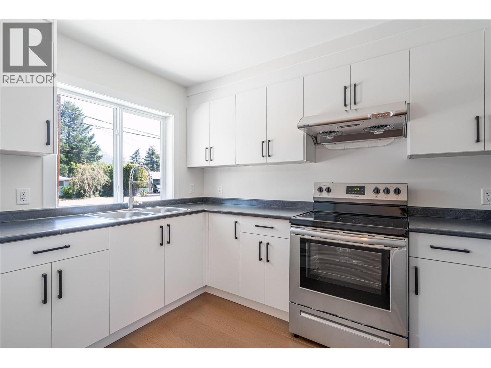 2138 Merritt Avenue, Merritt