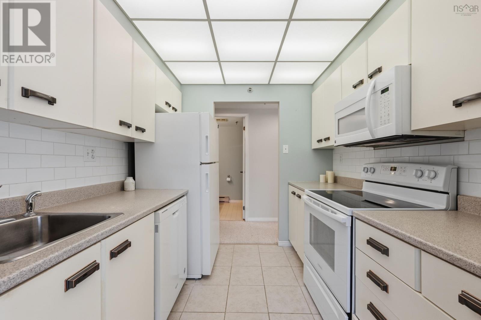 Property 16 of 48 of 208 30 Brookdale Crescent Crescent