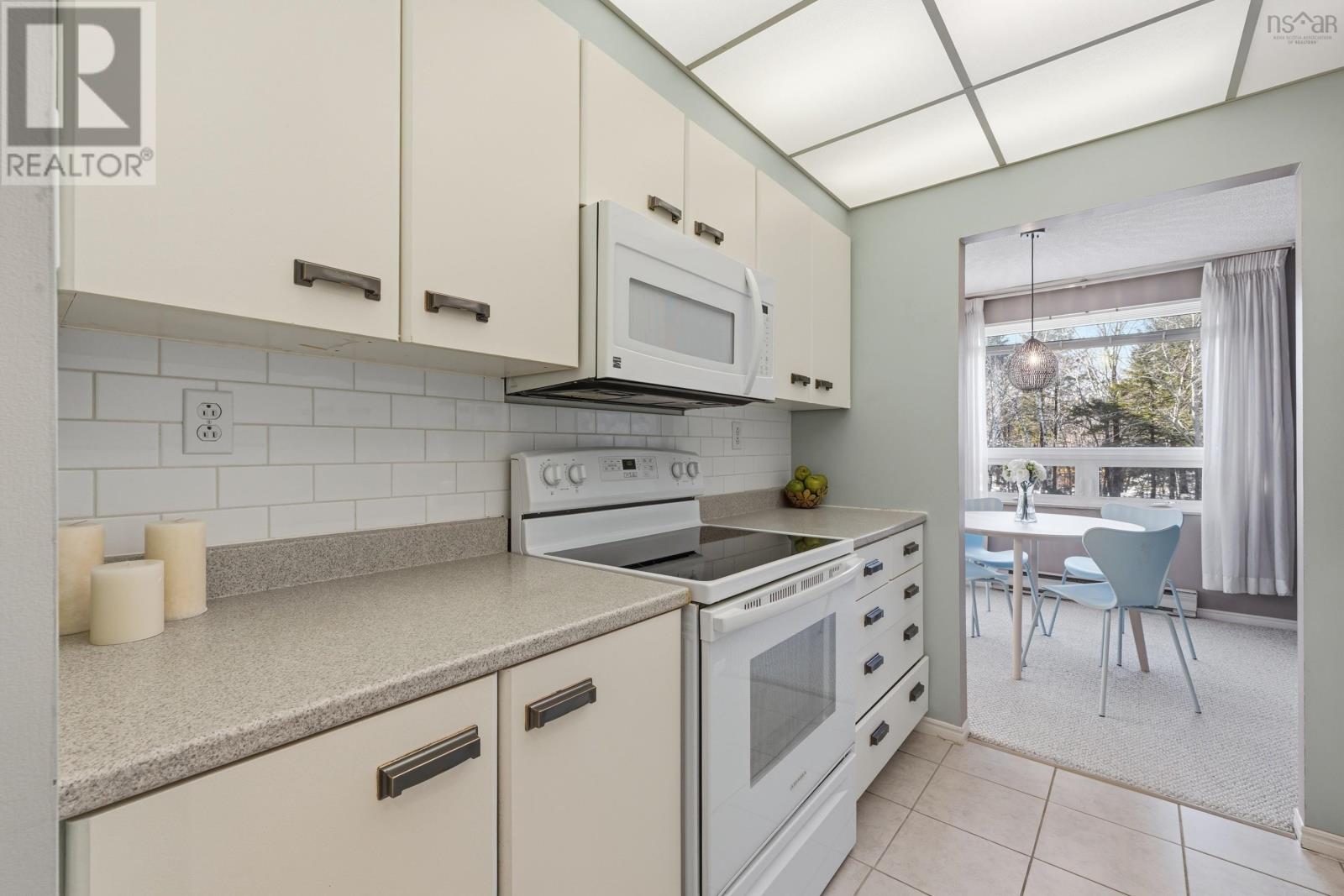 Property 17 of 48 of 208 30 Brookdale Crescent Crescent