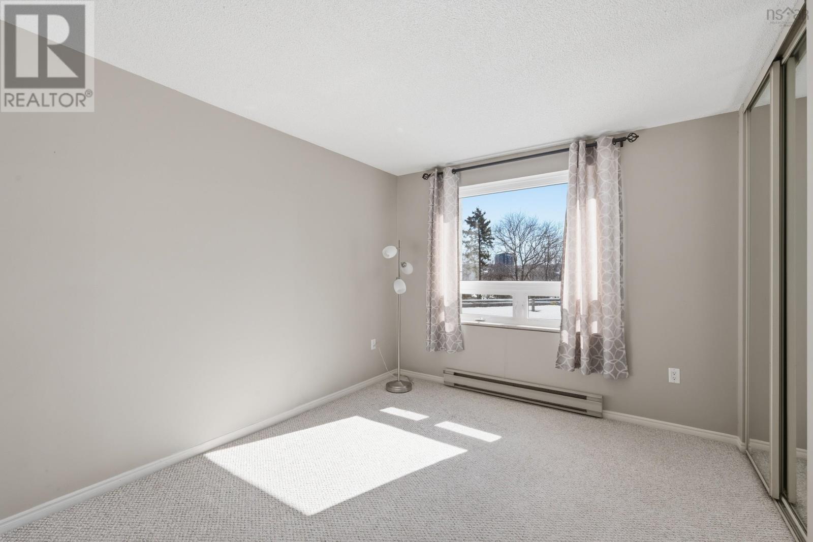 Property 27 of 48 of 208 30 Brookdale Crescent Crescent