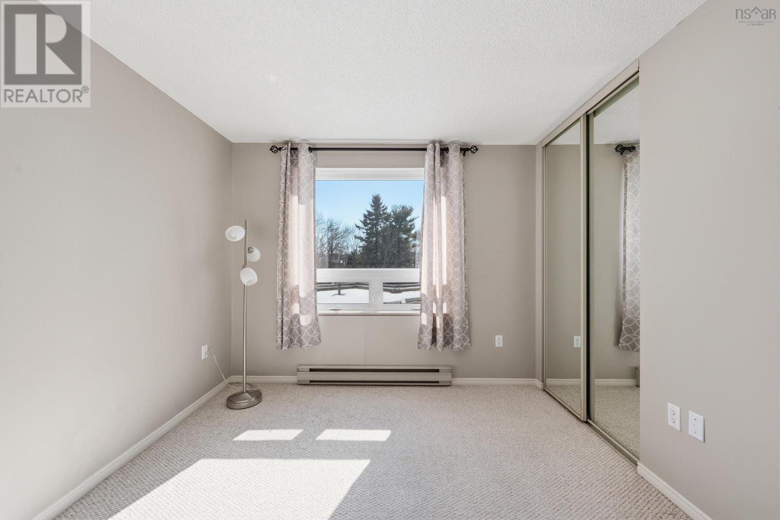 Property 28 of 48 of 208 30 Brookdale Crescent Crescent