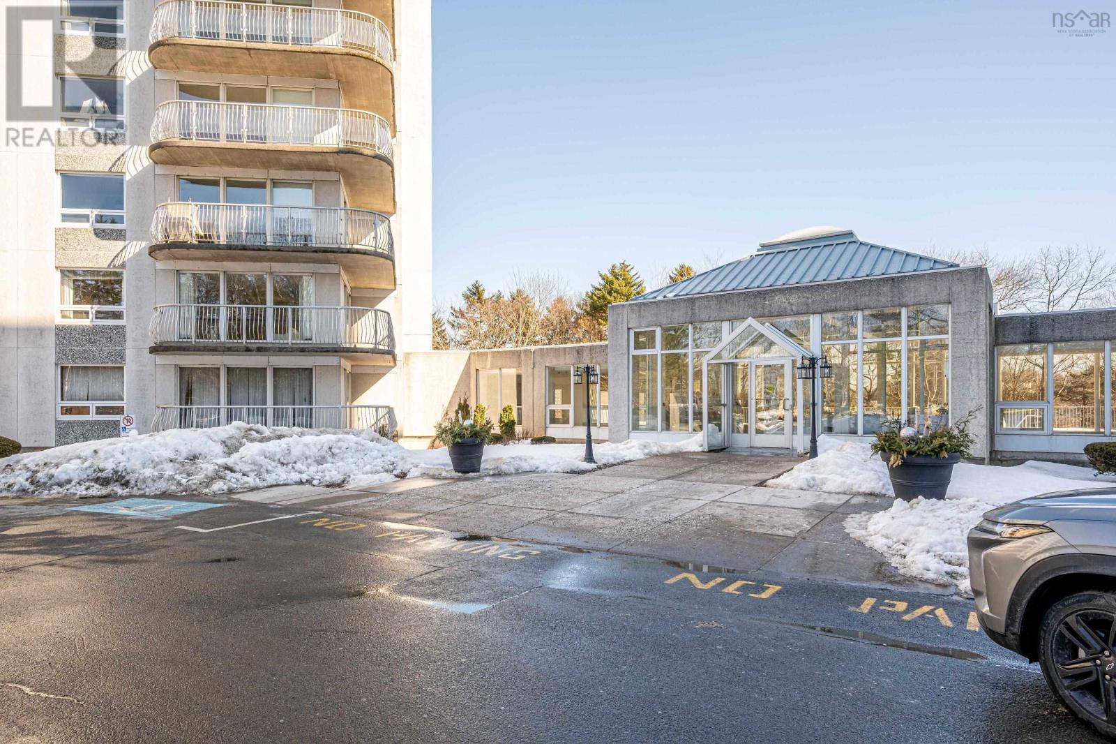 Property 4 of 48 of 208 30 Brookdale Crescent Crescent