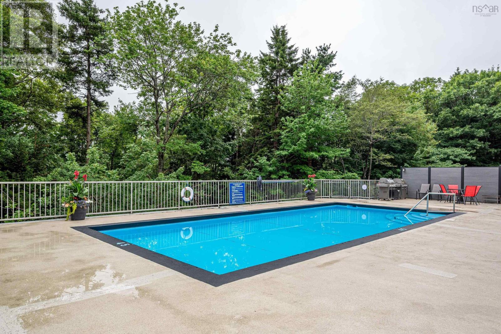 Property 45 of 48 of 208 30 Brookdale Crescent Crescent