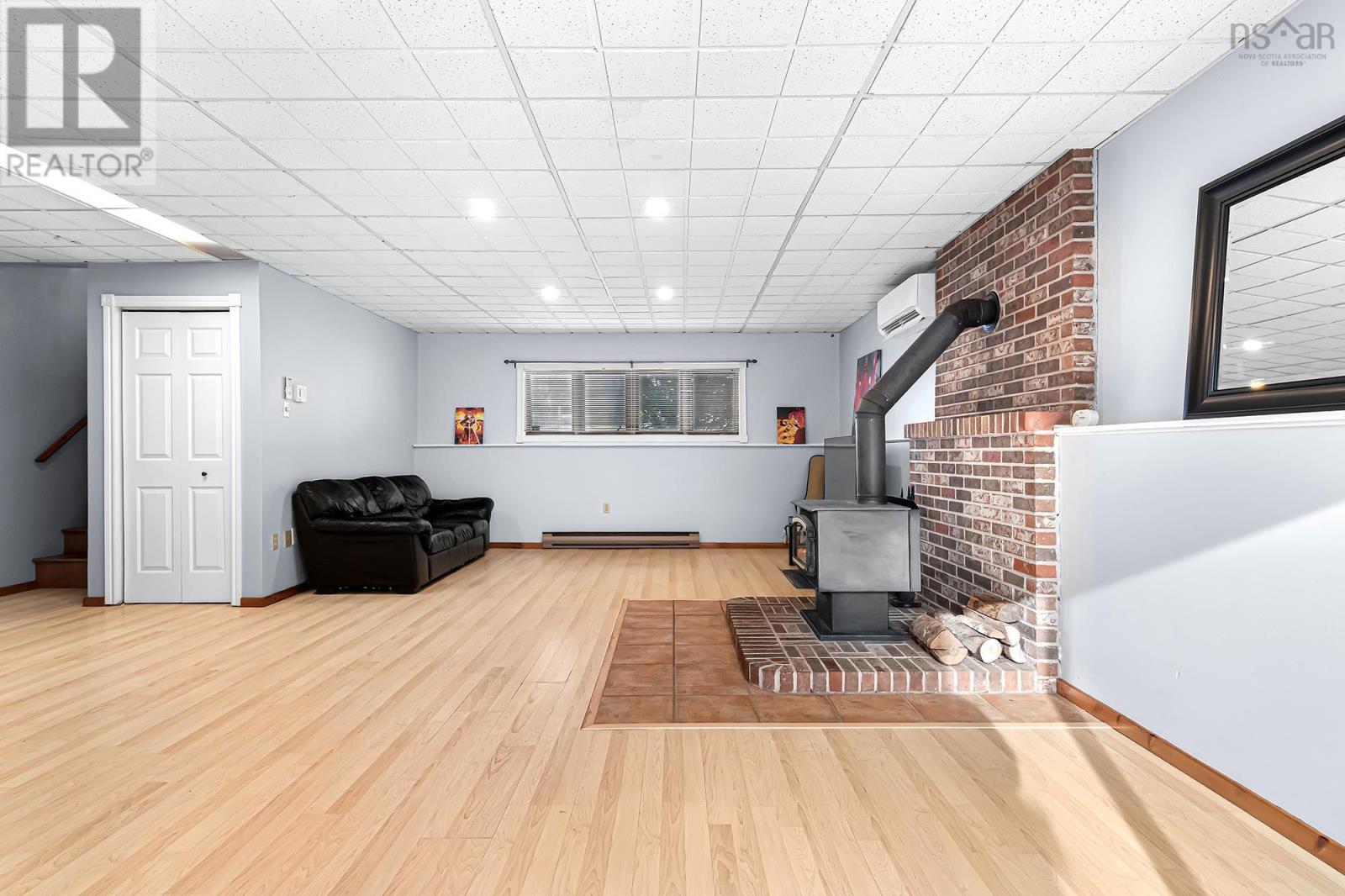 Property 22 of 38 of 35 Poplar Drive