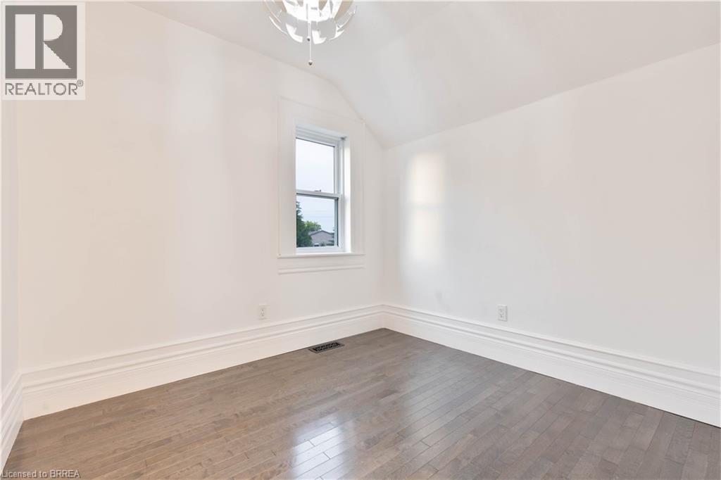 5 WELLINGTON Street, Paris, Ontario, N3L1S3 — Photo 9