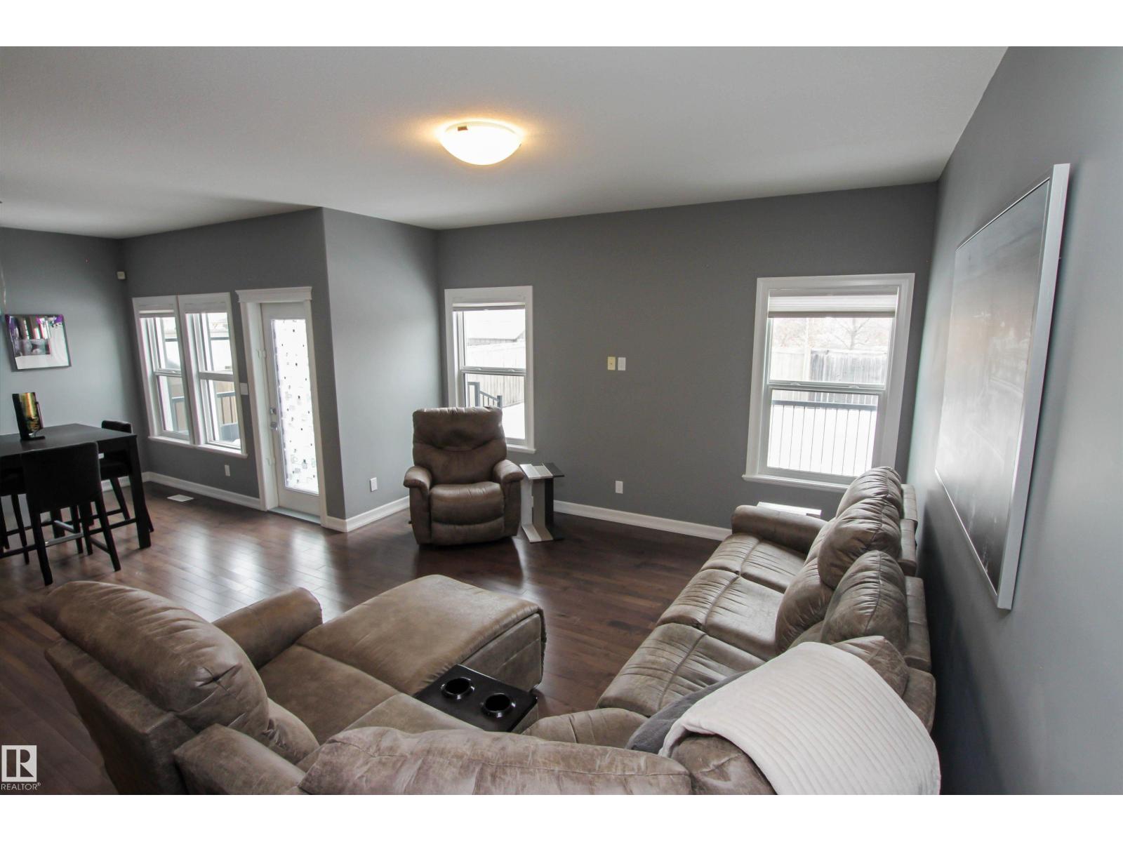 3334 HILTON CR NW - 33
