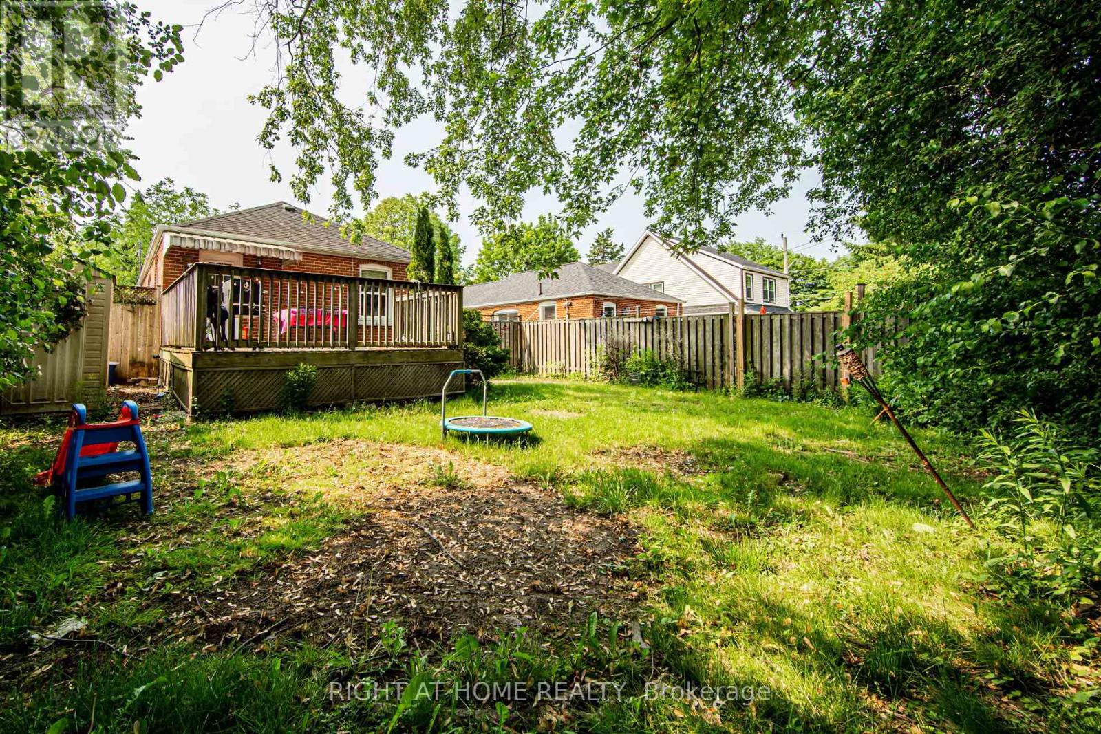 32 FLORENS AVENUE - 37