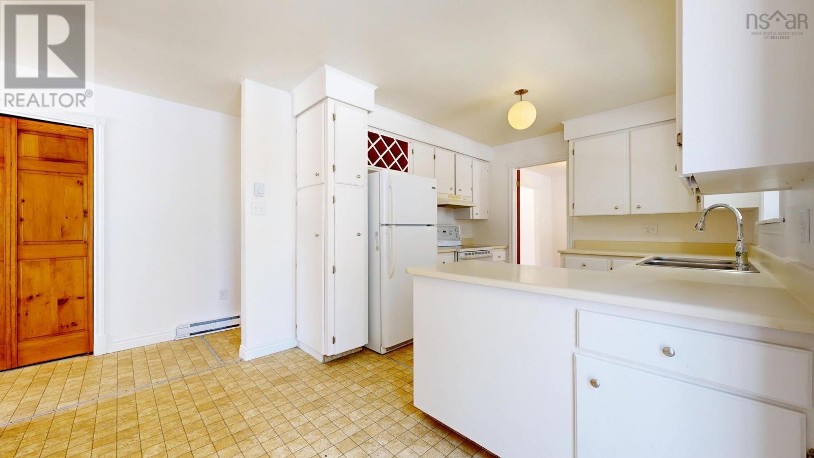 Property 14 of 42 of 1421 Princess Crescent