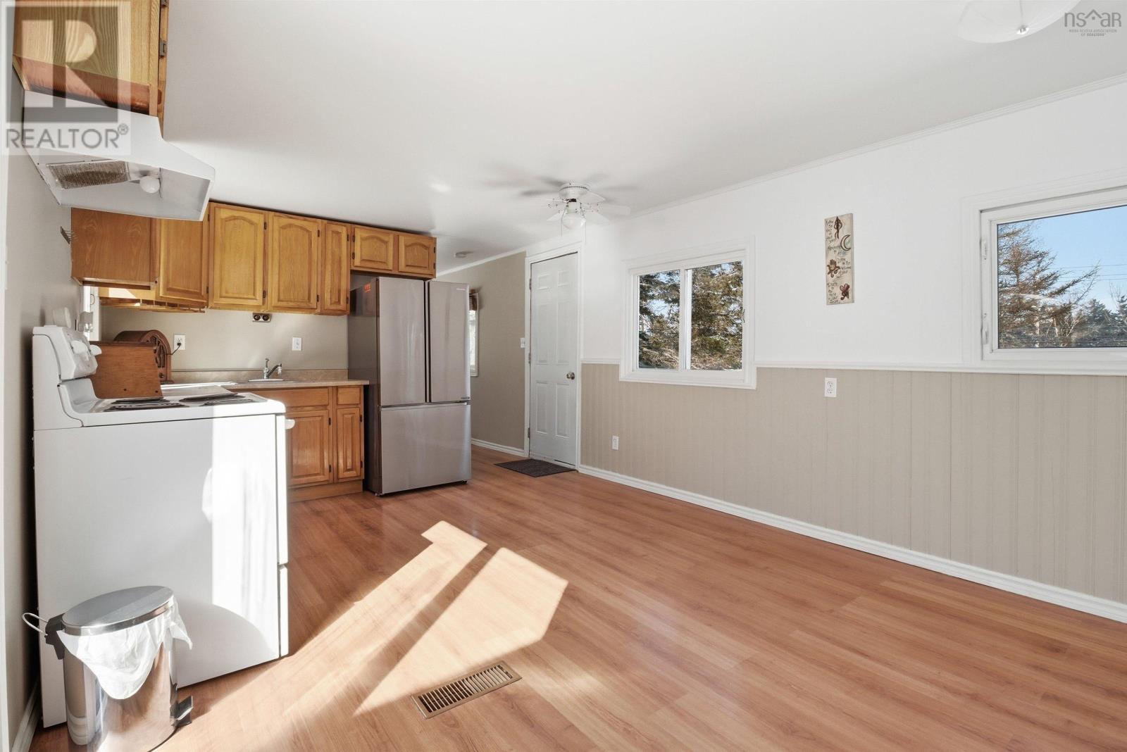 Property 10 of 27 of 8252 Highway 1