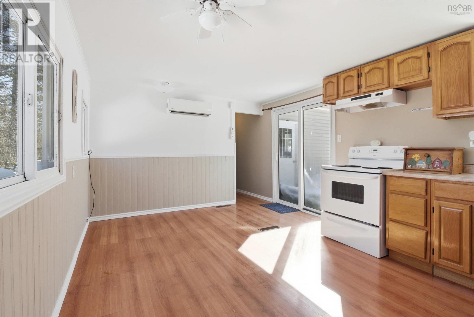 Property 11 of 27 of 8252 Highway 1