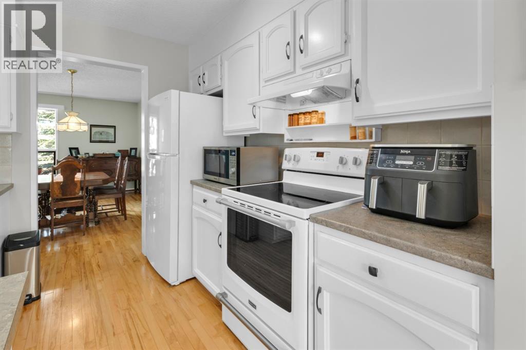 Single Family House Bi-level for Sale in  Coach Manor Rise SW Coach Hill Calgary 