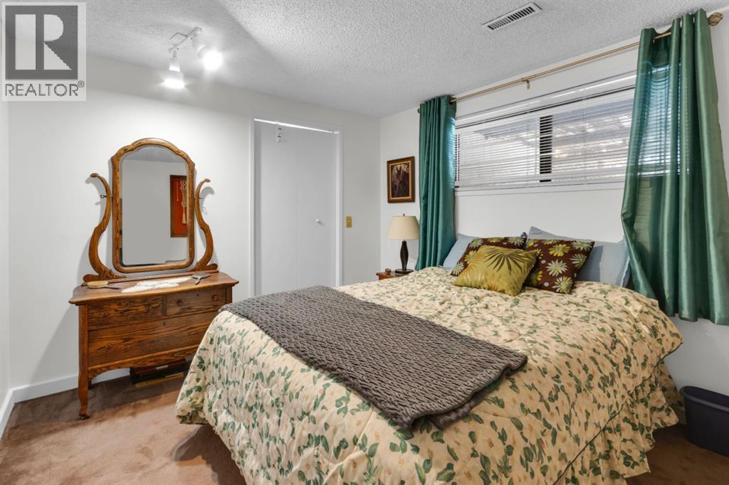 Single Family House Bi-level for Sale in  Coach Manor Rise SW Coach Hill Calgary 