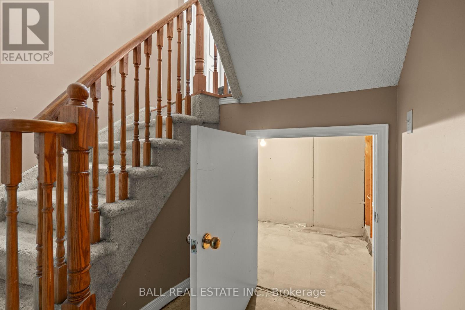 473 KINGSDALE AVENUE — photo 29