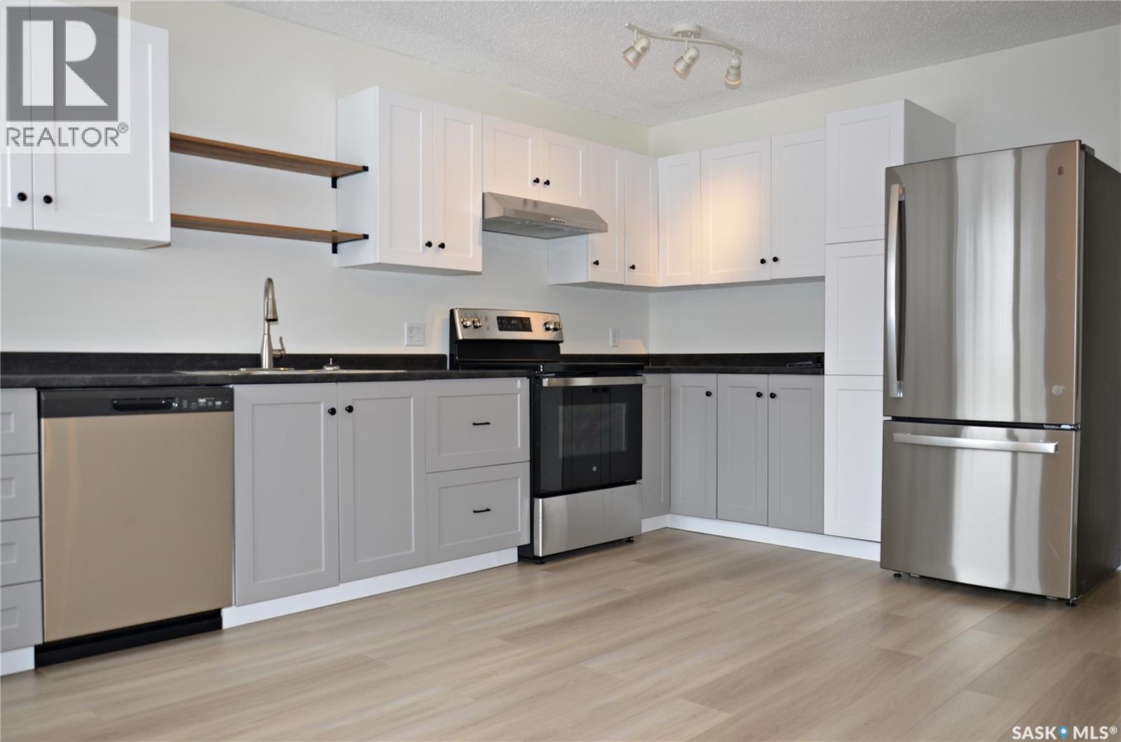 209 Torran STREET — photo 2