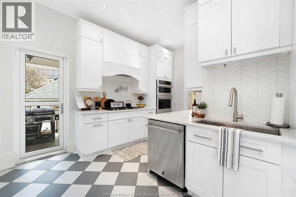 719 VICTORIA AVENUE - 13