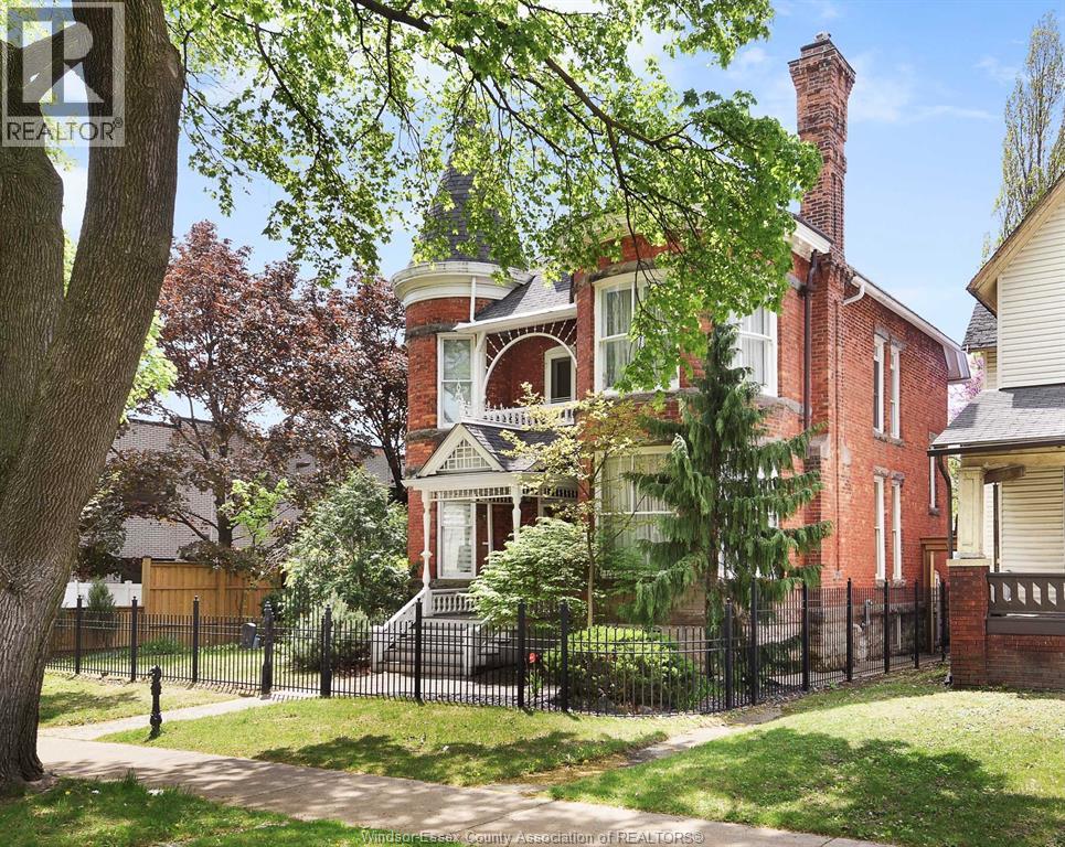 719 VICTORIA AVENUE - 2