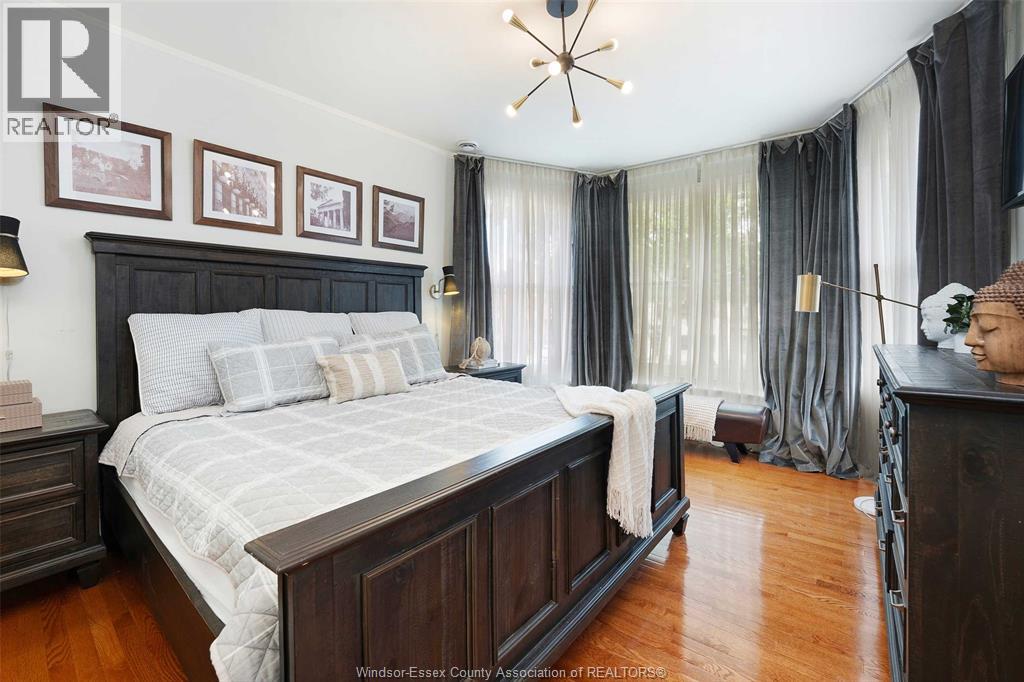 719 VICTORIA AVENUE - 20