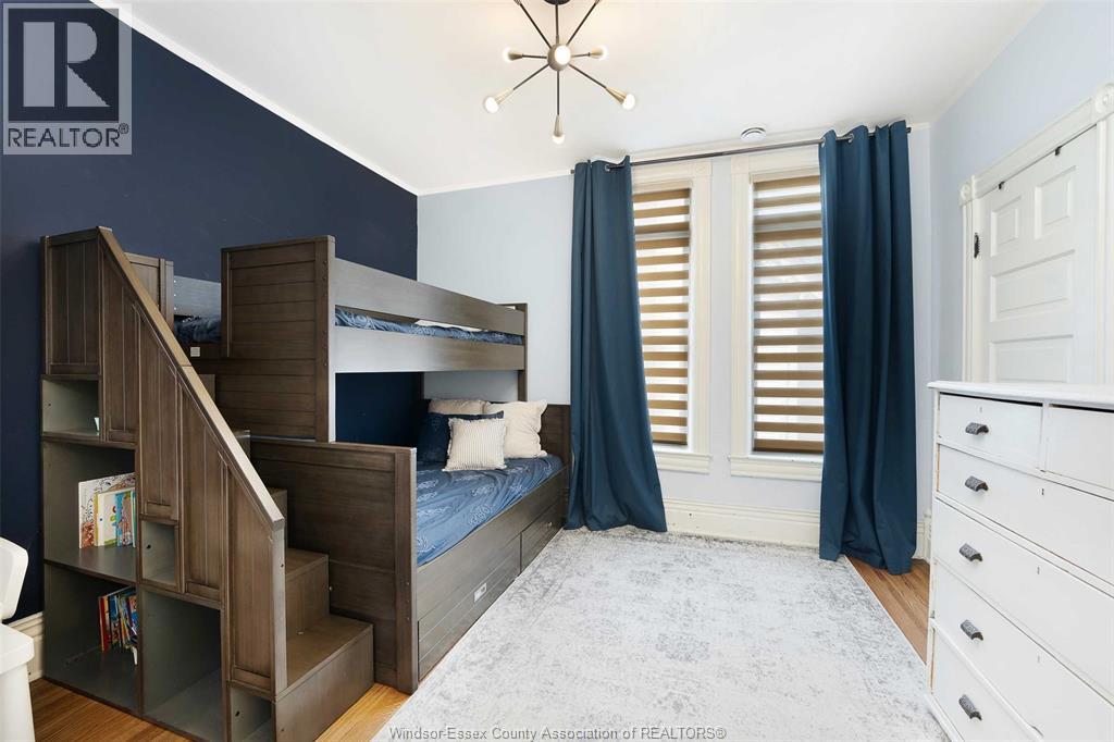 719 VICTORIA AVENUE - 22