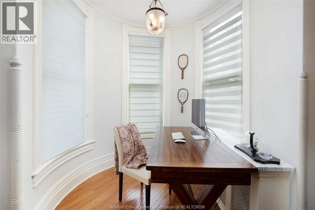 719 VICTORIA AVENUE - 23