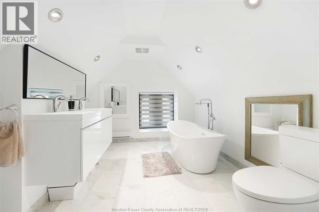 719 VICTORIA AVENUE - 29