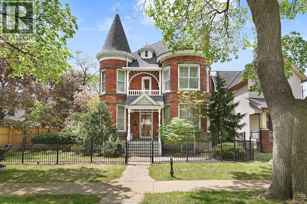 719 VICTORIA AVENUE - 3
