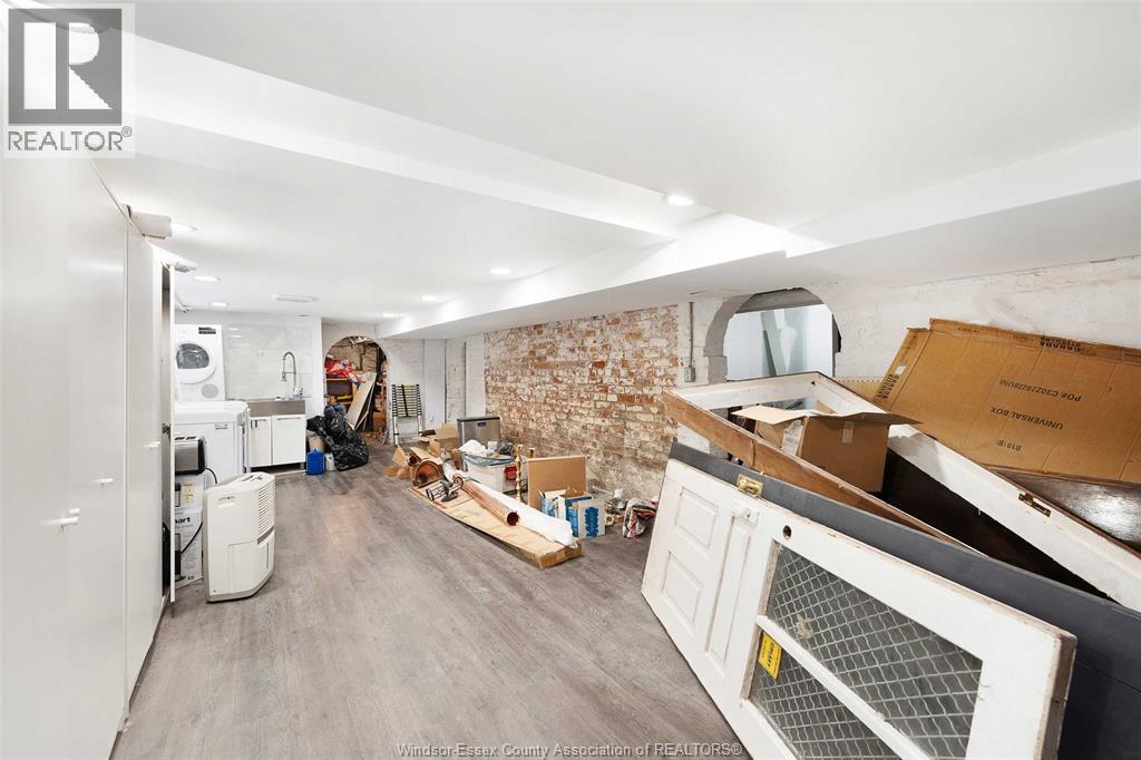 719 VICTORIA AVENUE - 31