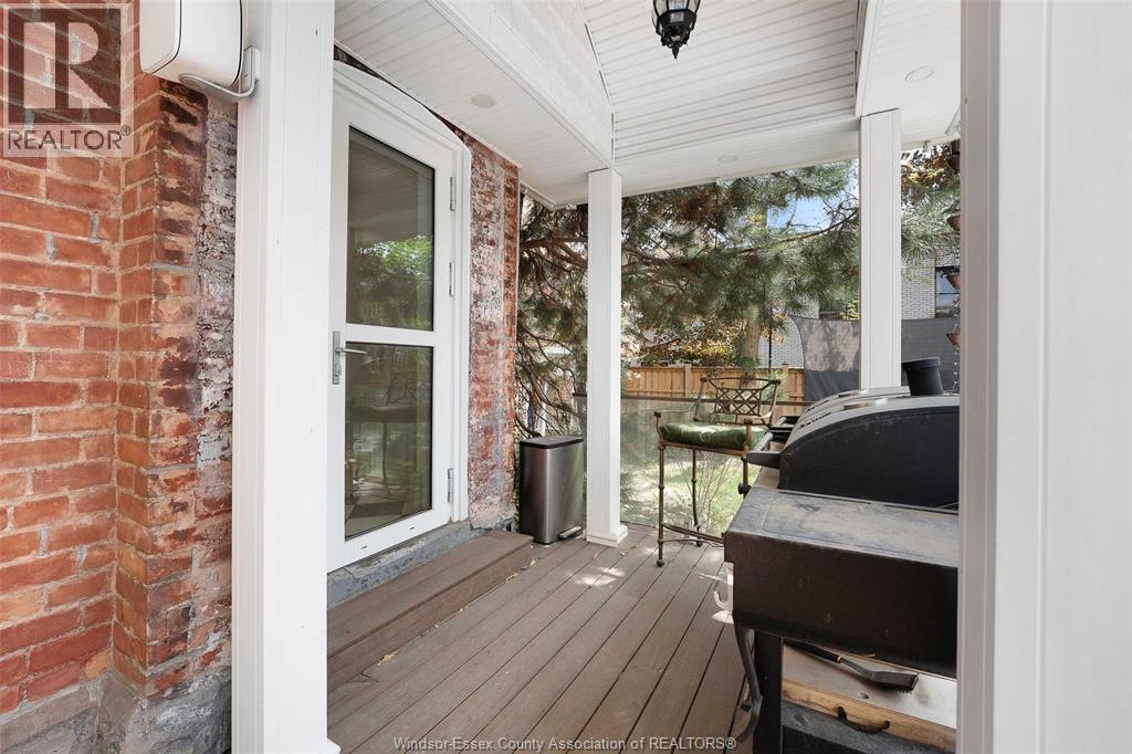719 VICTORIA AVENUE - 34