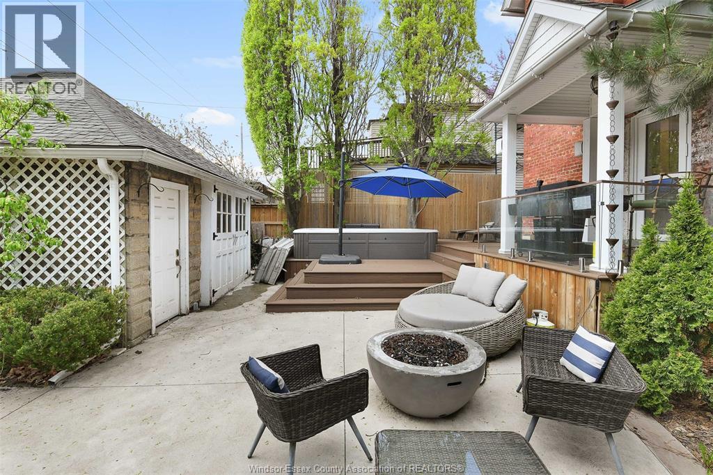 719 VICTORIA AVENUE - 36