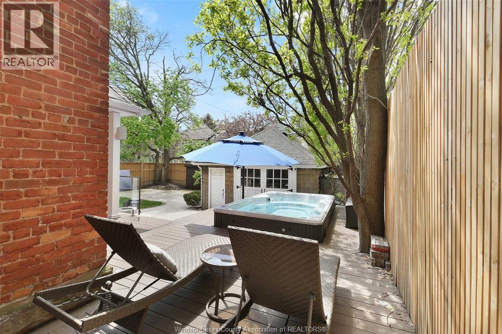 719 VICTORIA AVENUE - 37