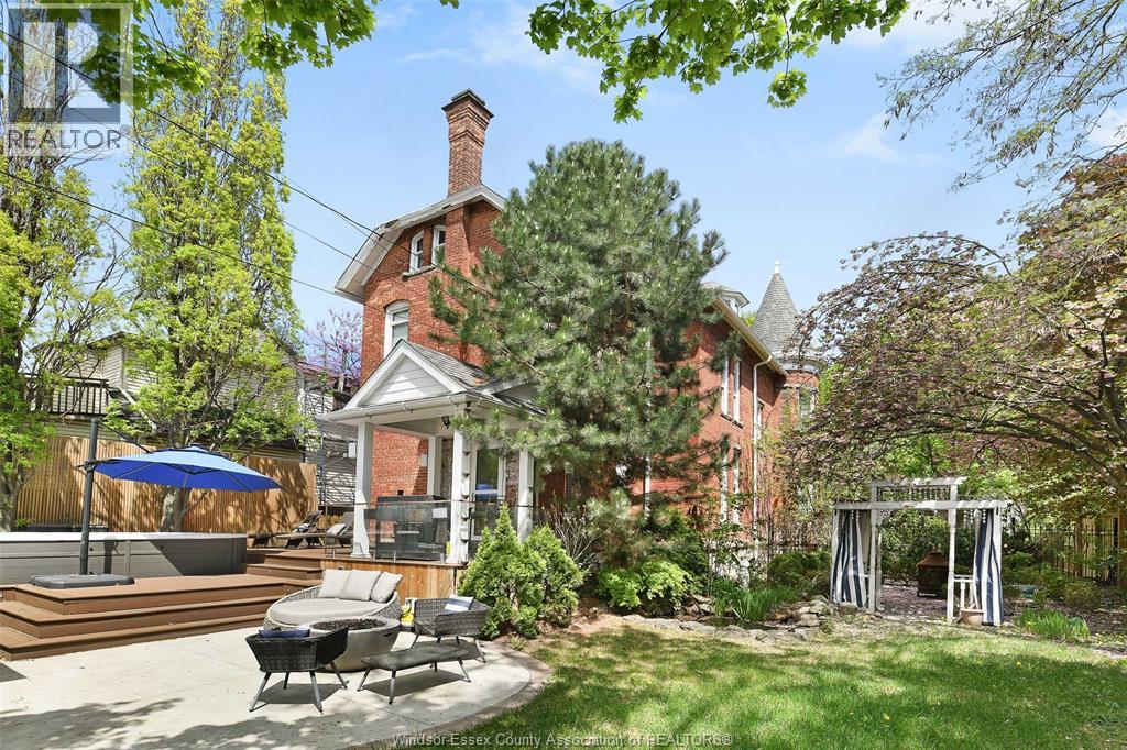 719 VICTORIA AVENUE - 39