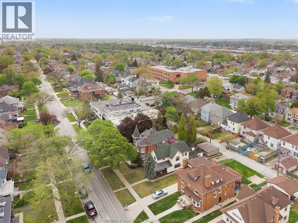 719 VICTORIA AVENUE - 41