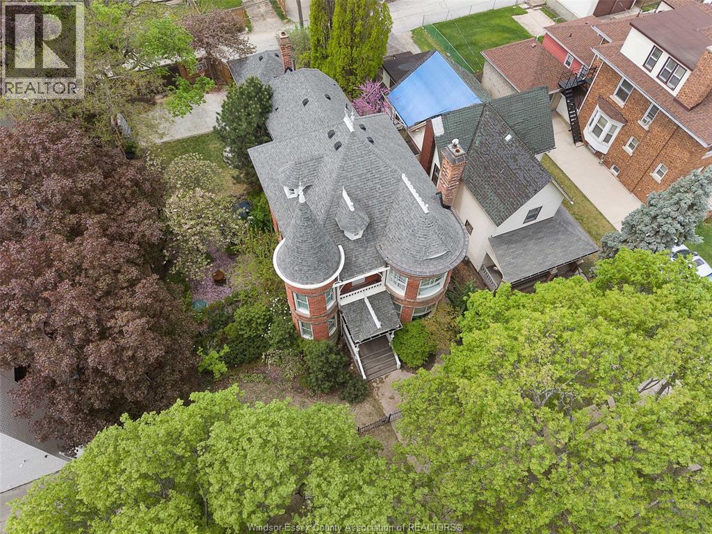 719 VICTORIA AVENUE - 43