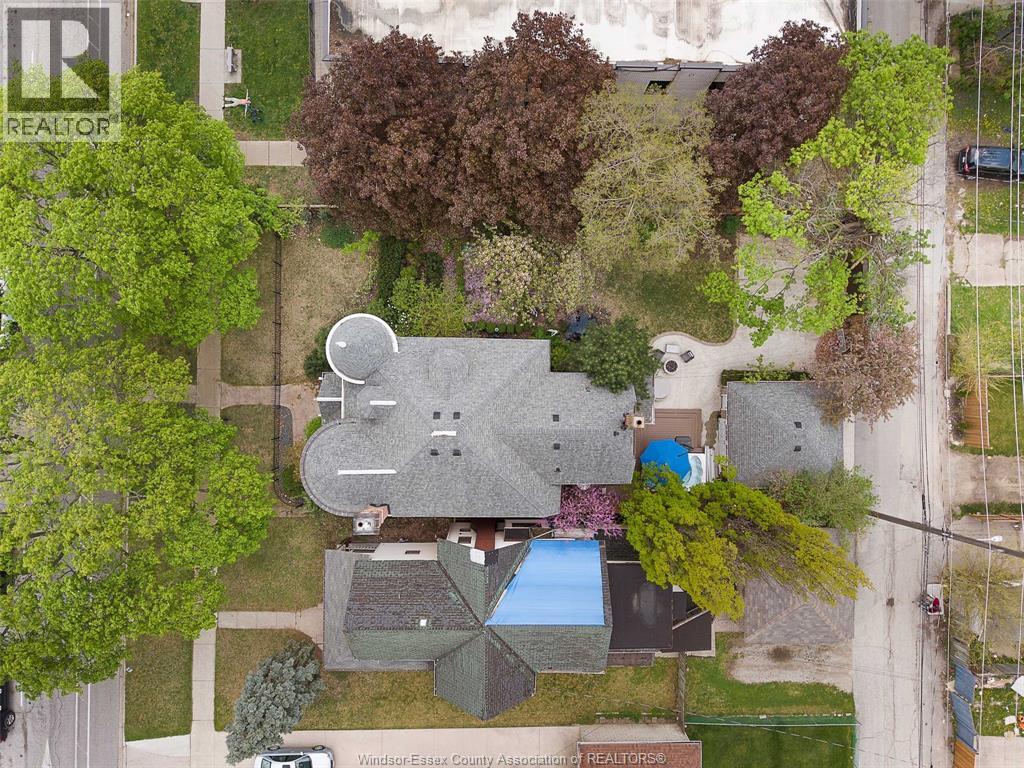 719 VICTORIA AVENUE - 44