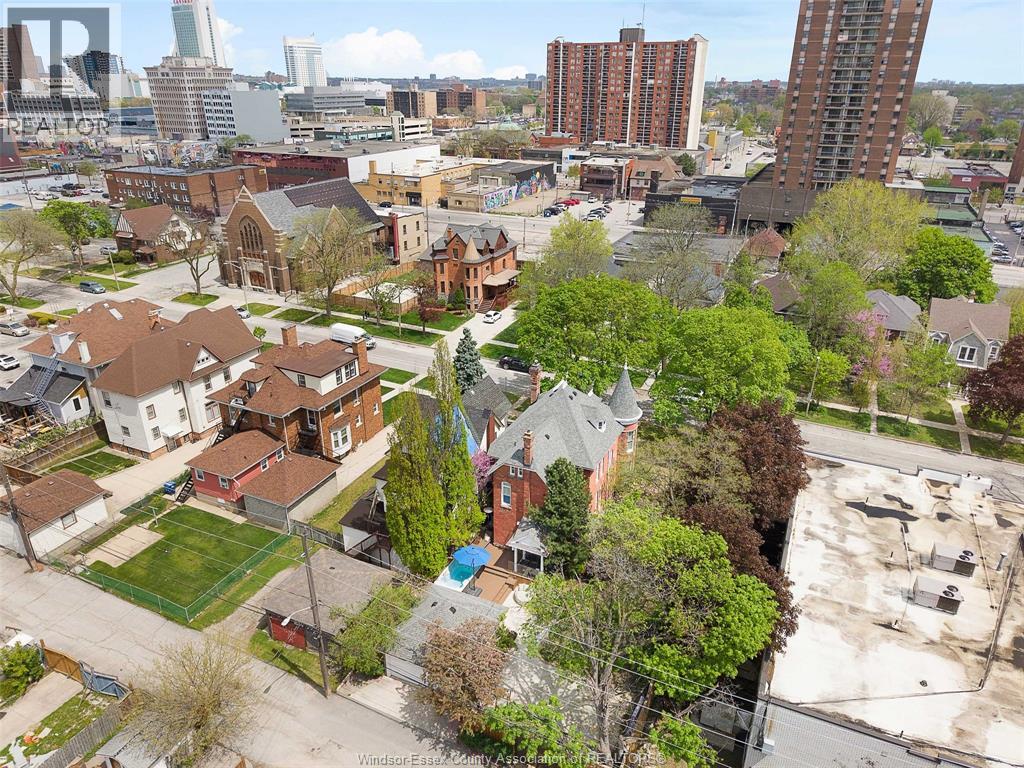 719 VICTORIA AVENUE - 45