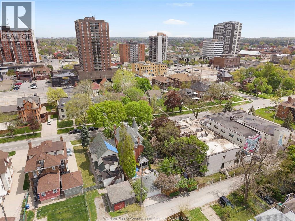 719 VICTORIA AVENUE - 46