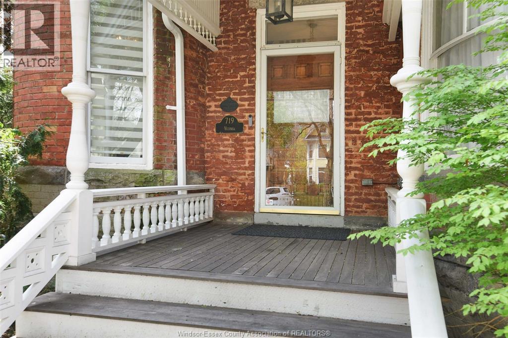 719 VICTORIA AVENUE - 5