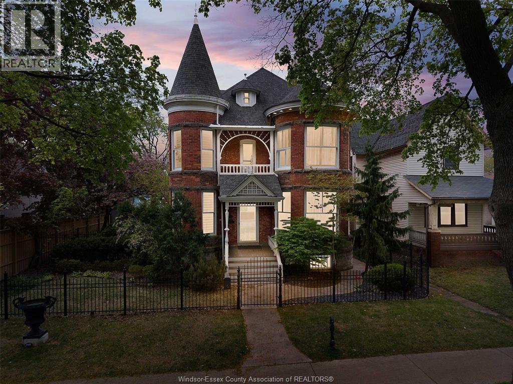 719 VICTORIA AVENUE - 6