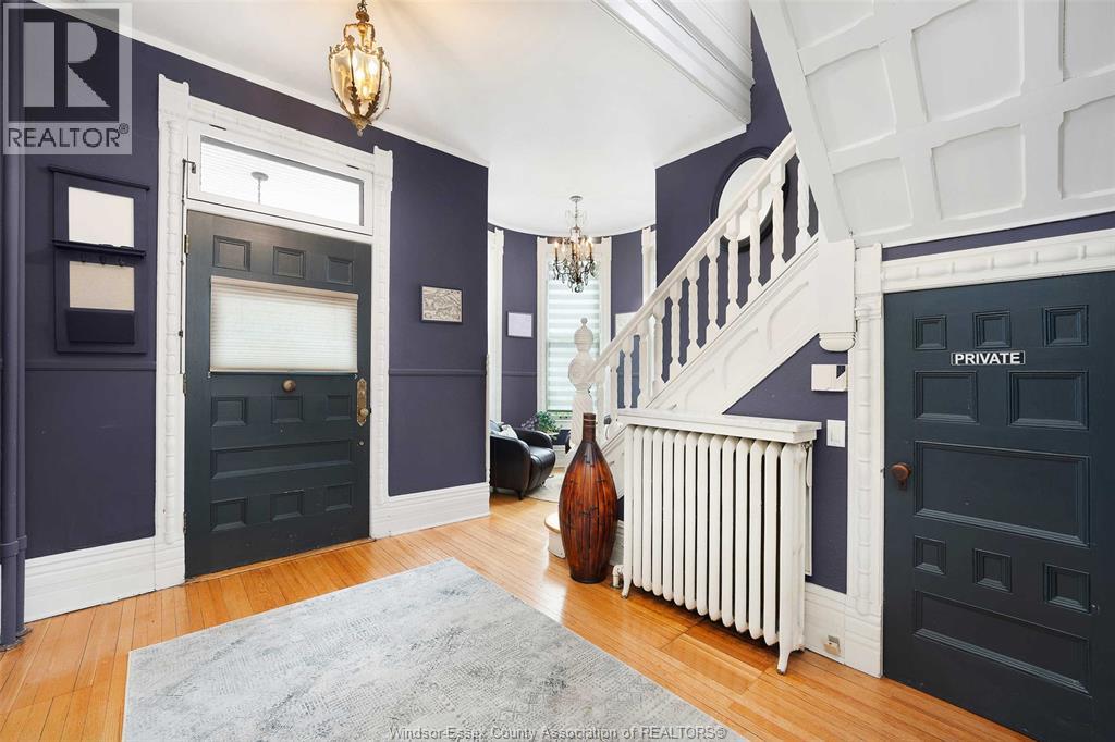 719 VICTORIA AVENUE - 8