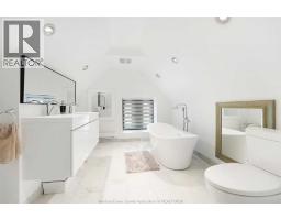 2pc Bathroom - 719 Victoria Avenue, Windsor, ON N9A4N3 Photo 14