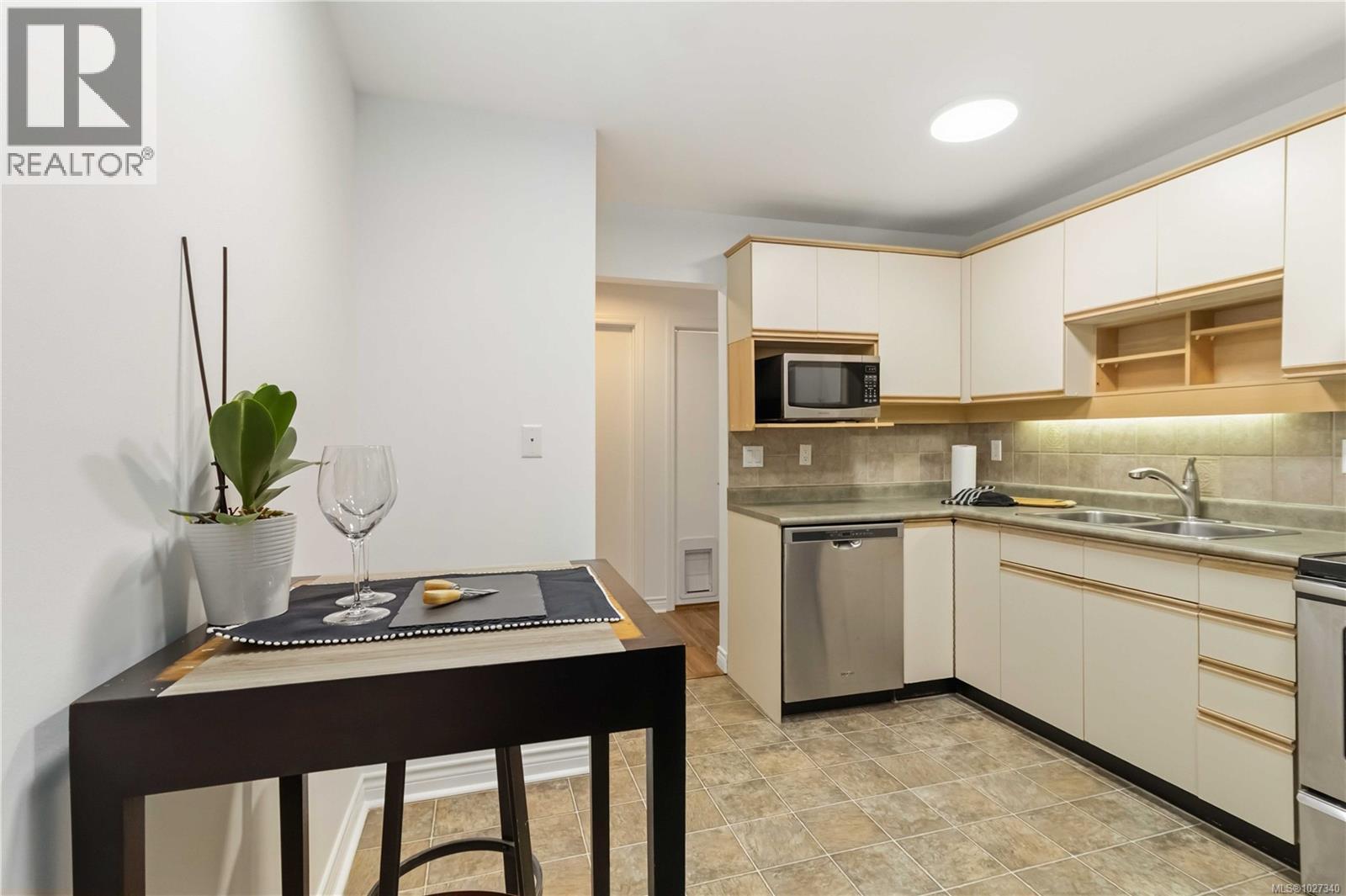 302 1436 Harrison Street, Victoria