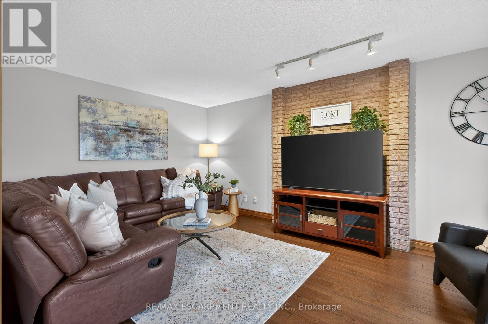 47 SUMNER CRESCENT - 11