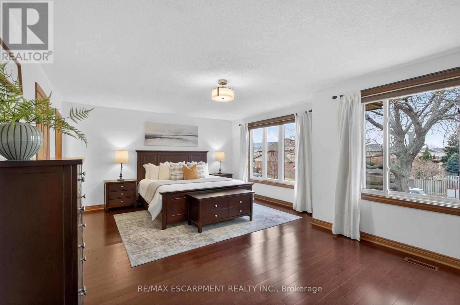 47 SUMNER CRESCENT - 13