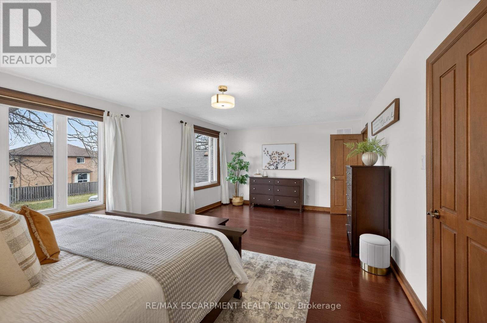 47 SUMNER CRESCENT - 15