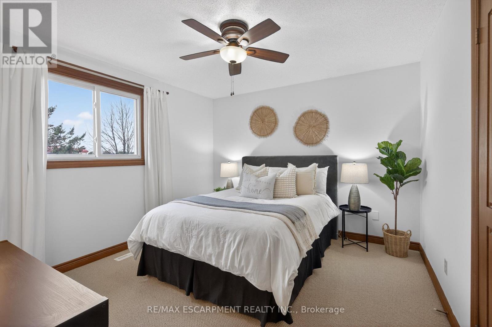 47 SUMNER CRESCENT - 19