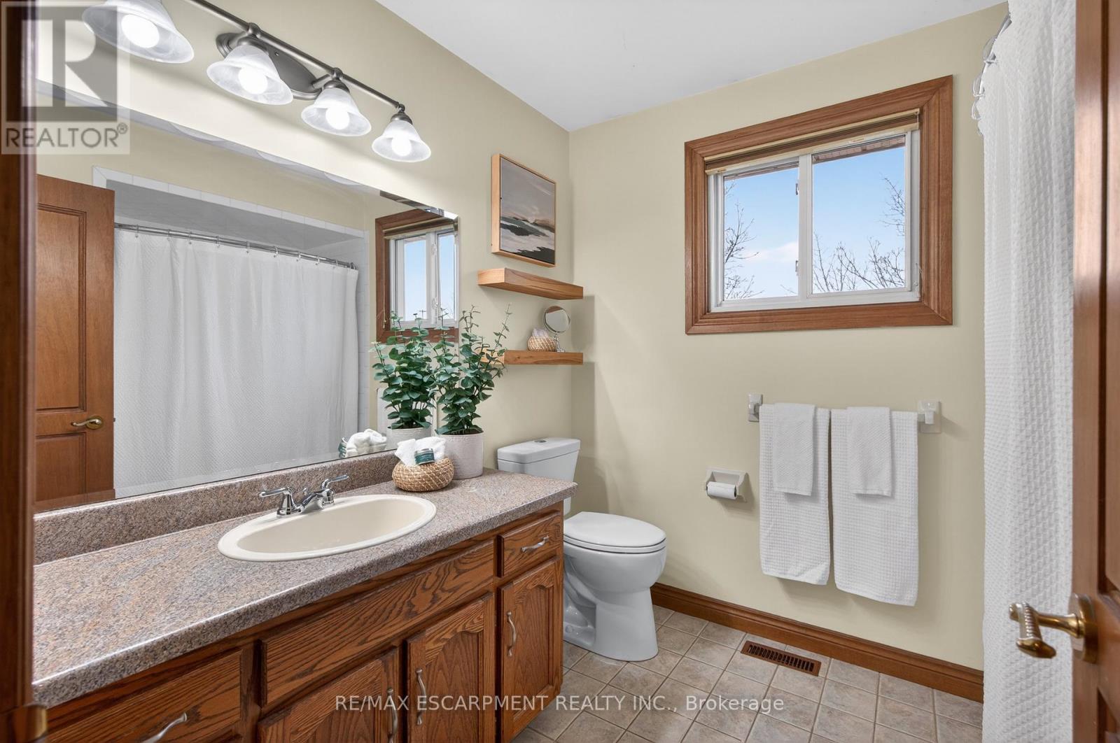 47 SUMNER CRESCENT - 21